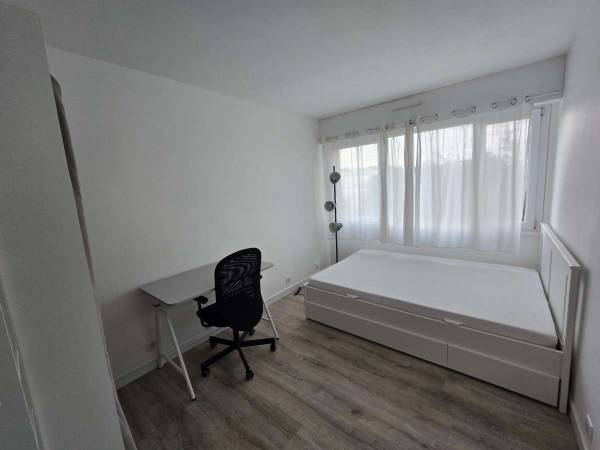 Colocation / Appartement 6 pièces de 103 m², Noisy-le-Grand, Allee de la Colline / Photo 2