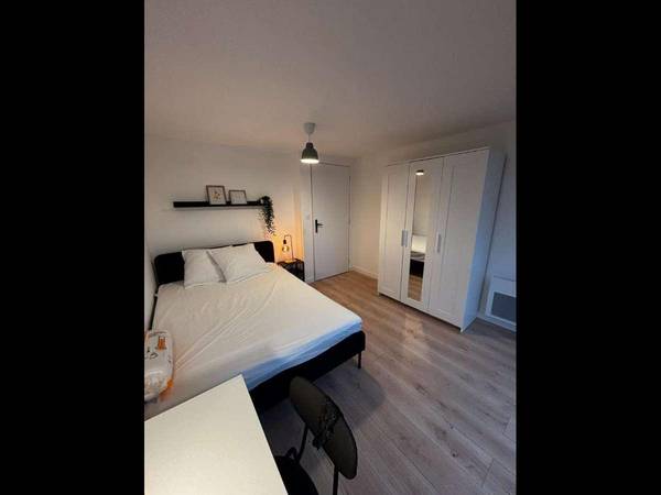 Colocation / Maison 7 pièces de 150 m², La Roche-sur-Yon, Rue Alphonse de Lamartine / Photo 2