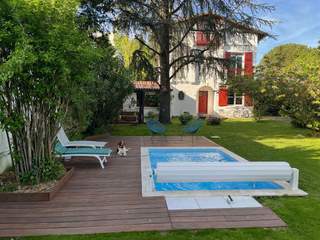 Room in a live-in landlord's home / 7 rooms house · 280 m², Bordeaux, Rue des Orangers