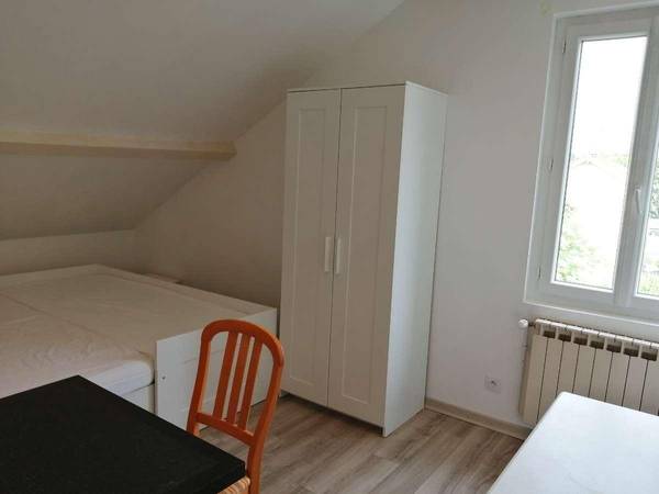 Colocation / Maison 1 pièce de 16 m², Fontaine, Rue Marechal Joffre / Photo 2