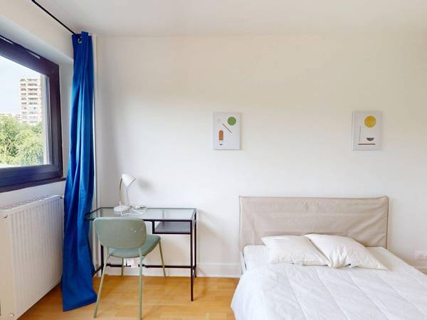 Colocation / Appartement 5 pièces de 82 m², Créteil, Allée Jean de la Bruyère / Photo 2