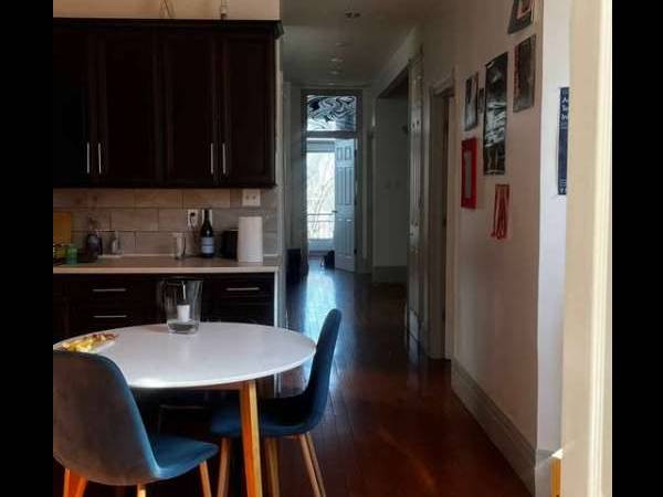 Colocation / Appartement 5 pièces de 130 m², Montréal, Avenue du Parc / Photo 2