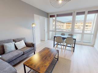 Location / Appartement 4 pièces de 77 m², Reims, Rue Nicolas Roland