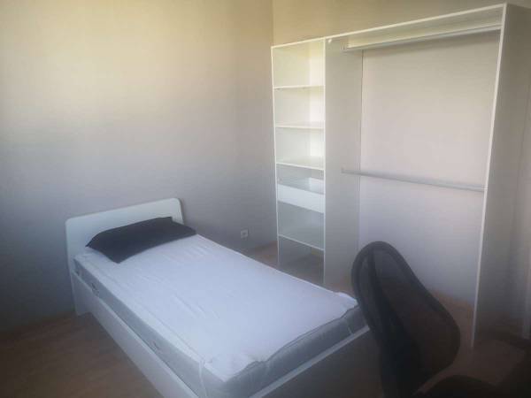 Colocation / Appartement 5 pièces de 90 m², Fresnes, Place Pierre Et Marie Curie / Photo 4