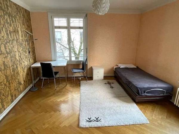 Colocation / Appartement 4 pièces de 85 m², Lausanne, Rue Belle-Fontaine / Photo 2