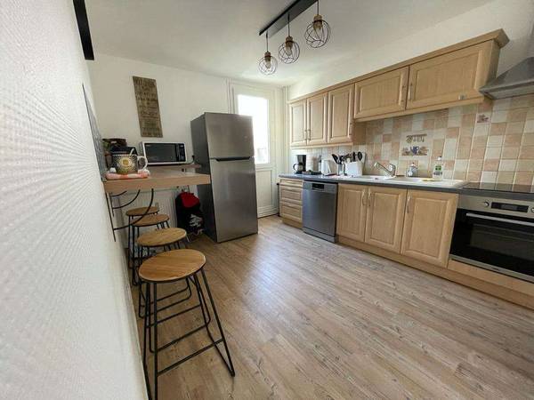 Colocation / Appartement 5 pièces de 121 m², Compiègne, Rue du Docteur Émile Roux / Photo 2