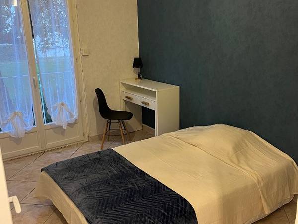 Colocation / Appartement 5 pièces de 76 m², Villenave-d'Ornon, Avenue du Maréchal Juin / Photo 2