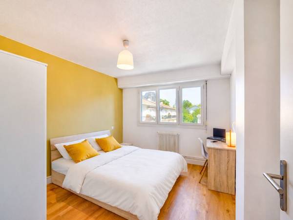 Colocation / Appartement 5 pièces de 100 m², Pau, Avenue du Général de Gaulle / Photo 2