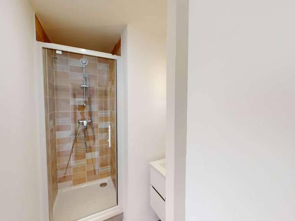 Colocation / Appartement 6 pièces de 102 m², Villeurbanne, Rue Florian / Photo 7