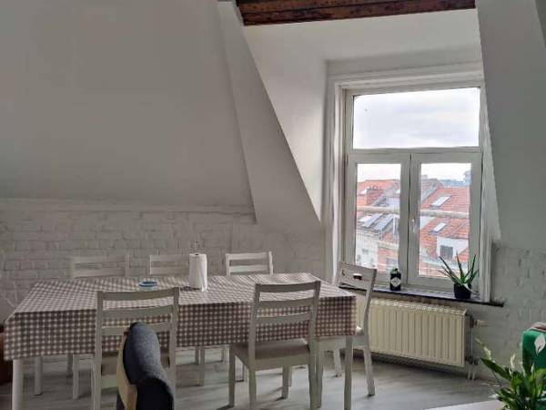 Colocation / Appartement 6 pièces de 80 m², Etterbeek, Rue Champ du Roi / Photo 2