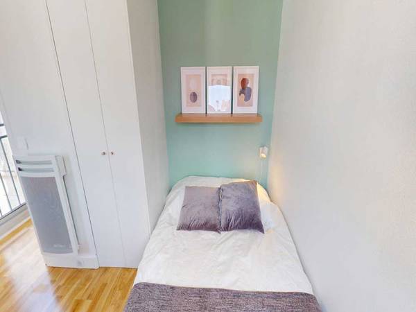 Colocation / Appartement 4 pièces de 80 m², Paris, Rue de l'Eglise / Photo 2