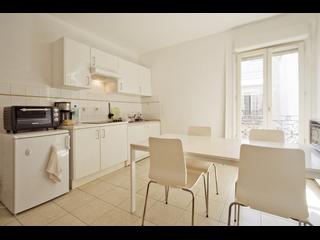 Flatsharing / 3-bedroom flat · 55 m², Paris, Rue la Boétie