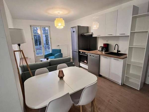 Colocation / Appartement 5 pièces de 89 m², Pontoise, Rue Stephane Charbonnier / Photo 2