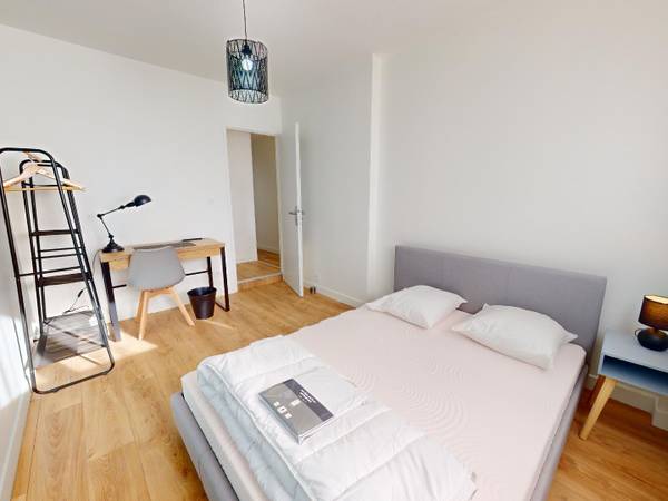 Colocation / Appartement 6 pièces de 97 m², Lyon, Avenue Georges Pompidou / Photo 2