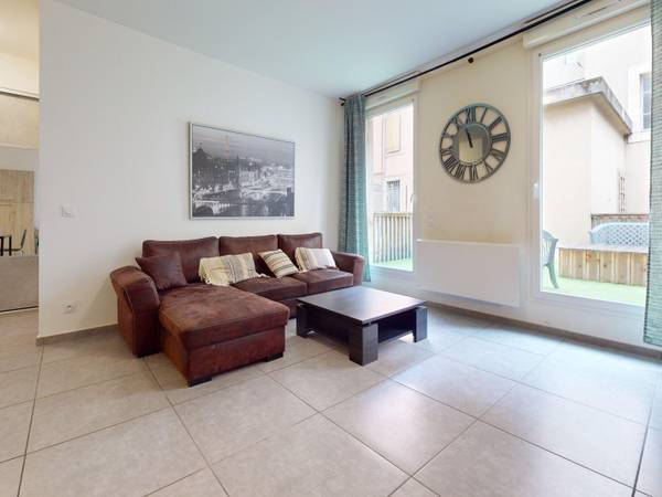 Location / Appartement 2 pièces de 48 m², Annemasse, Rue de la Gare / Photo 2