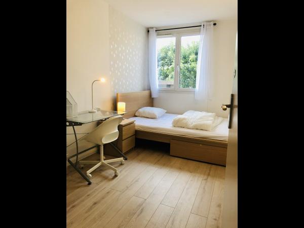 Colocation / Appartement 5 pièces de 77 m², Villeurbanne, Rue Octavie / Photo 2