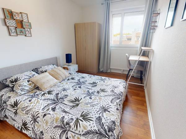 Colocation / Appartement 5 pièces de 102 m², Saint-Étienne, Rue des Trois Meules / Photo 2