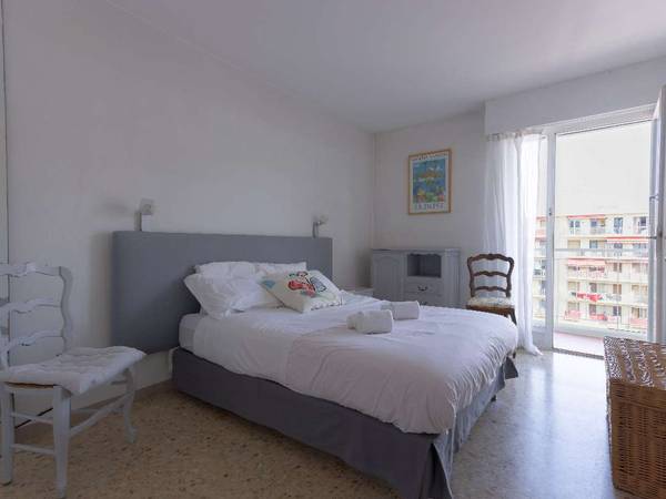 Location / Appartement 3 pièces de 60 m², Cannes, Rue de Roquebillière / Photo 2