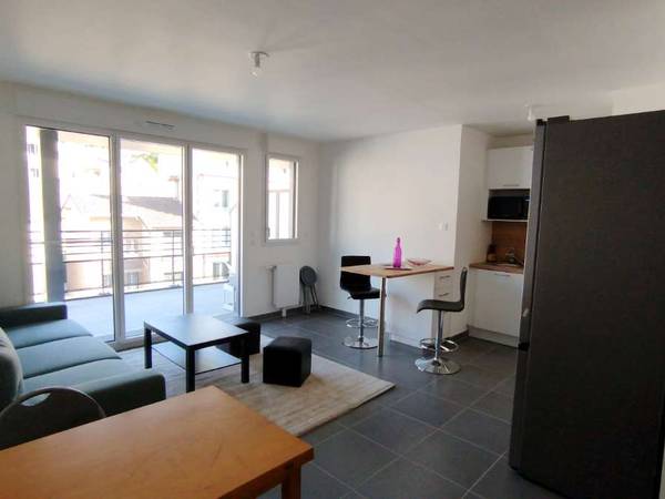 Colocation / Appartement 3 pièces de 60 m², Issy-les-Moulineaux, Avenue Victor Cresson / Photo 2