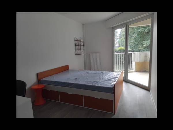 Location / Résidence 4 pièces de 77 m², Reims, 16 Rue Guillaume Apollinaire / Photo 2