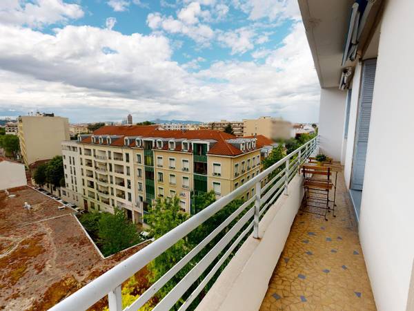 Location / Appartement 3 pièces de 70 m², Lyon, Rue du Docteur Bonhomme / Photo 2