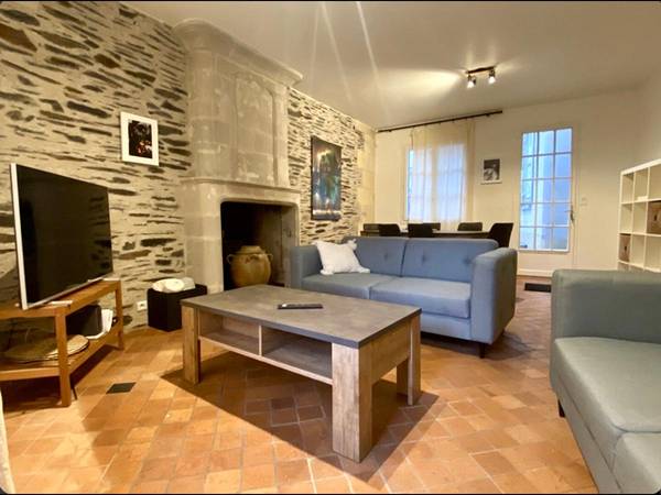 Colocation / Maison 7 pièces de 153 m², Angers, Rue de Quatrebarbes / Photo 2