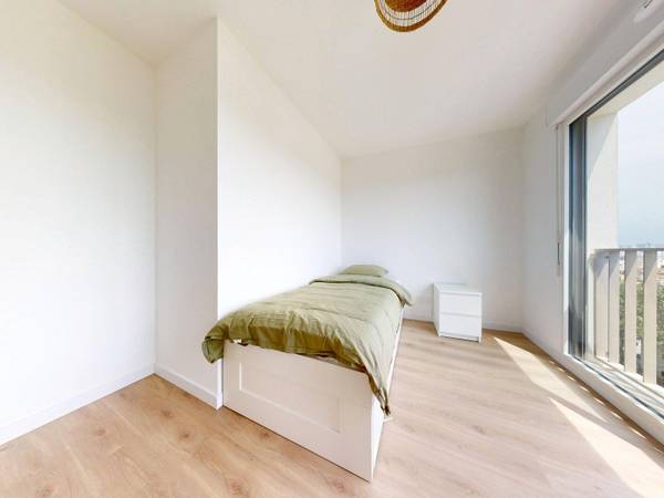 Colocation / Appartement 5 pièces de 103 m², Bagneux, Avenue Aristide Briand / Photo 2
