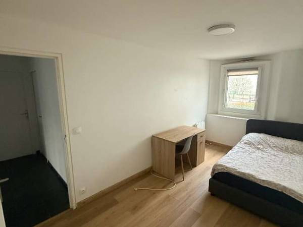 Chambre pour étudiant / Appartement 5 pièces de 85 m², Noisy-le-Grand, Grande Allee du Champy / Photo 2