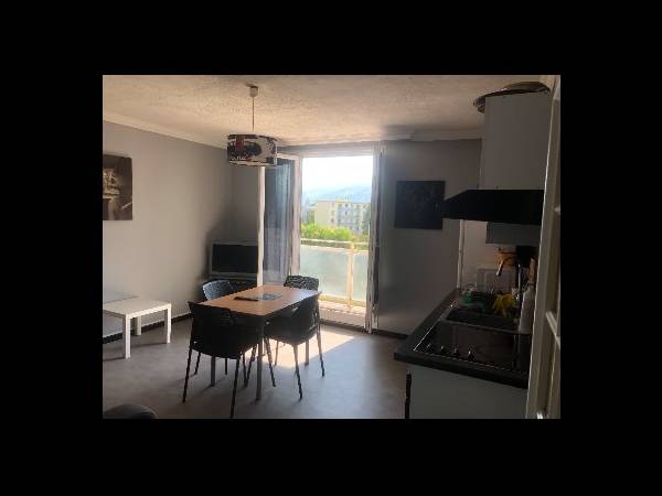 Colocation / Appartement 6 pièces de 69 m², Saint-Martin-d'Hères, Impasse du Pontet / Photo 1