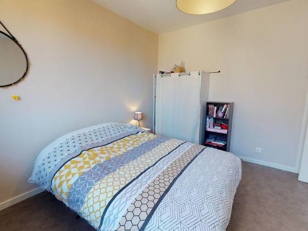 Colocation / Appartement 5 pièces de 102 m², Clermont-Ferrand, Rue Victor Hugo / Photo 2