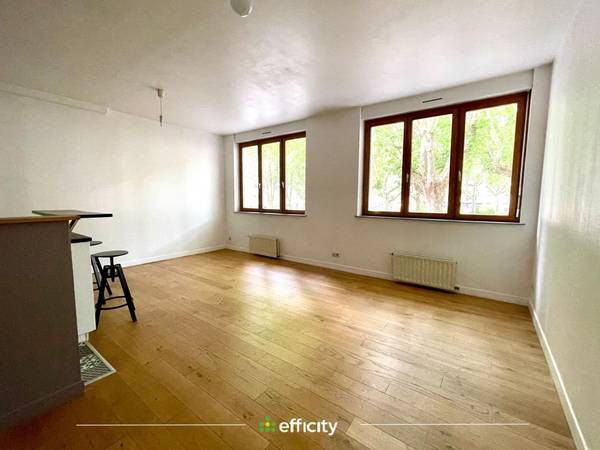 Location / Appartement 3 pièces de 76 m², Lyon, Rue Duguesclin / Photo 2