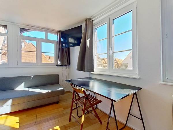 Location / Appartement 1 pièce de 27 m², Strasbourg, Place des Tripiers / Photo 2
