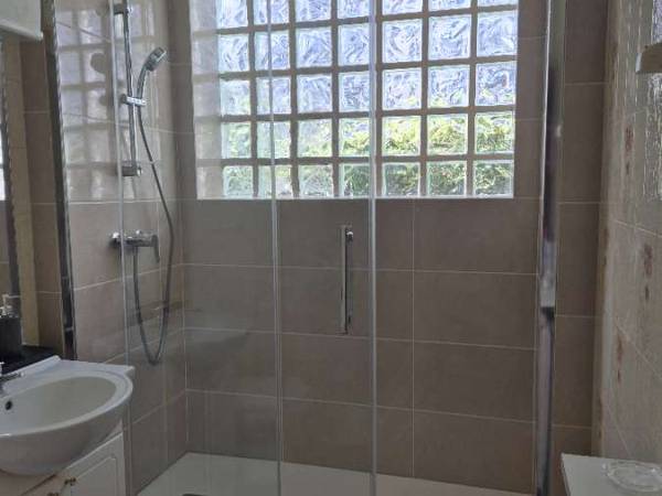 Colocation / Maison 5 pièces de 110 m², Rosny-sous-Bois, Rue Camélinat / Photo 2