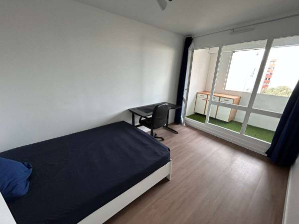 Colocation / Appartement 6 pièces de 91 m², Vitry-sur-Seine, Avenue Maximilien de Robespierre / Photo 2