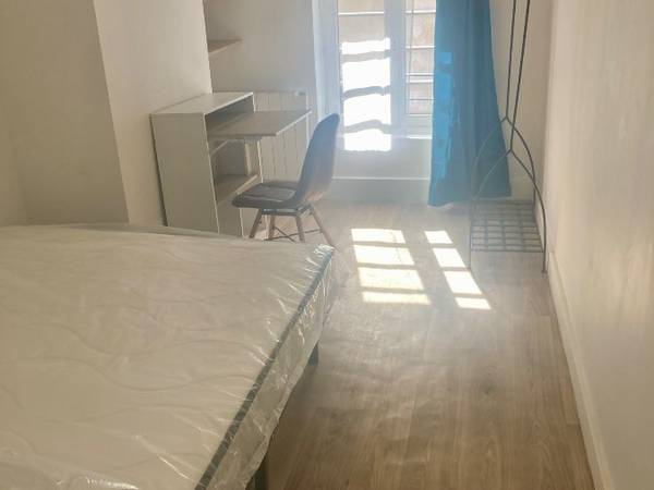 Colocation / Duplex 5 pièces de 108 m², Auxerre, Rue Fecauderie / Photo 18