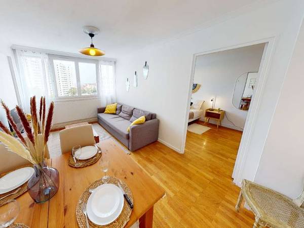Colocation / Appartement 4 pièces de 63 m², Lyon, Rue Louis Thévenet / Photo 2