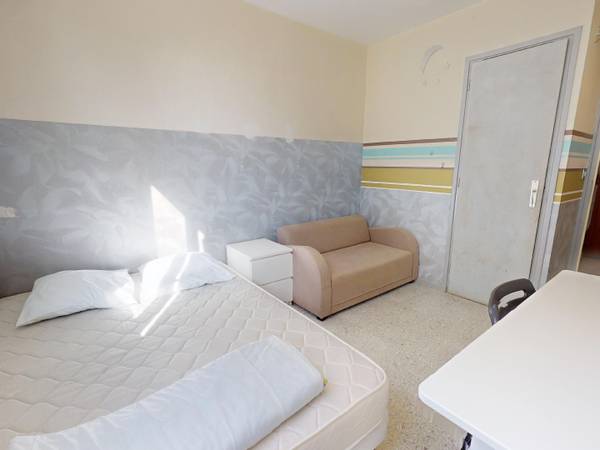 Colocation / Appartement 4 pièces de 67 m², Bron, Ter Rue Christian Lacouture / Photo 2