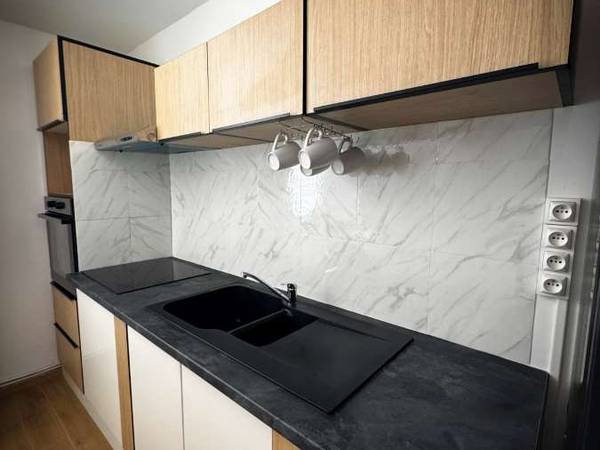 Colocation / Appartement 4 pièces de 65 m², Pointe-à-Pitre, Boulevard Legitimus / Photo 2