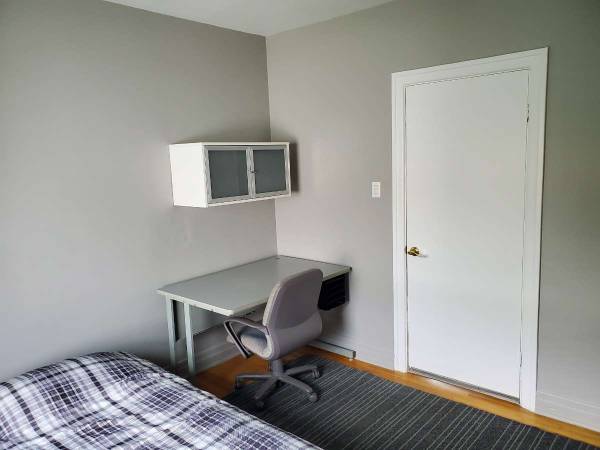 Colocation / Duplex 1 pièce de 92 m², Montréal, Rue Sainte-Catherine Est / Photo 2