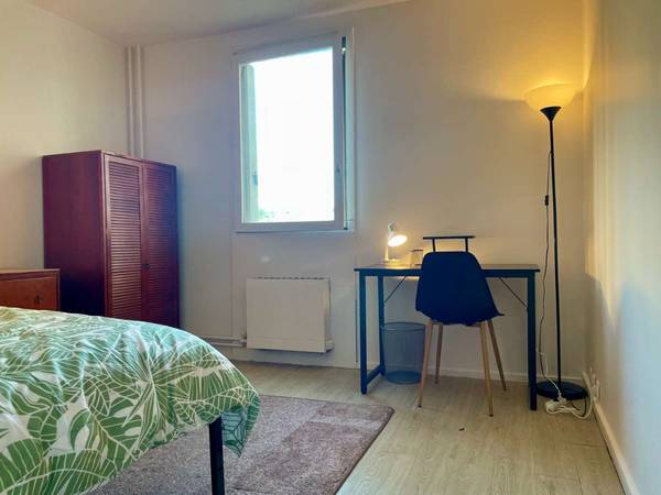 Chambre chez l'habitant / Appartement 4 pièces de 82 m², Saint-Denis, Rue Danielle Casanova / Photo 2