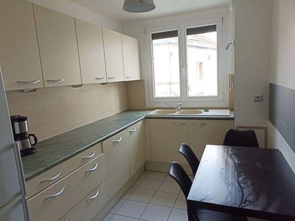 Colocation / Appartement 6 pièces de 82 m², Reims, Rue de Courlancy / Photo 2
