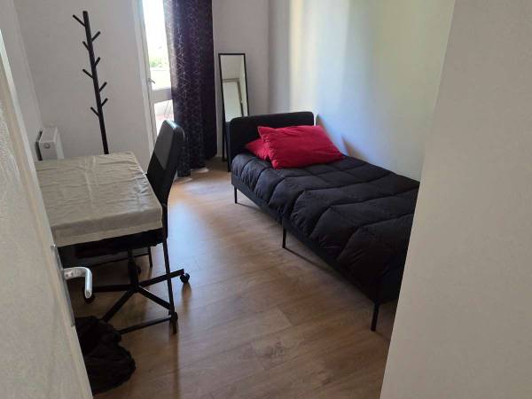 Colocation / Appartement 4 pièces de 88 m², Sartrouville, Rue de l'Eglise / Photo 2