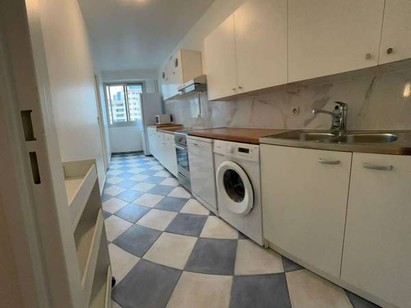Location / Appartement 4 pièces de 83 m², Courbevoie, Square Henri Régnault / Photo 2