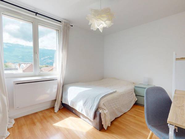 Colocation / Appartement 4 pièces de 68 m², Grenoble, Square des Fusillés / Photo 2