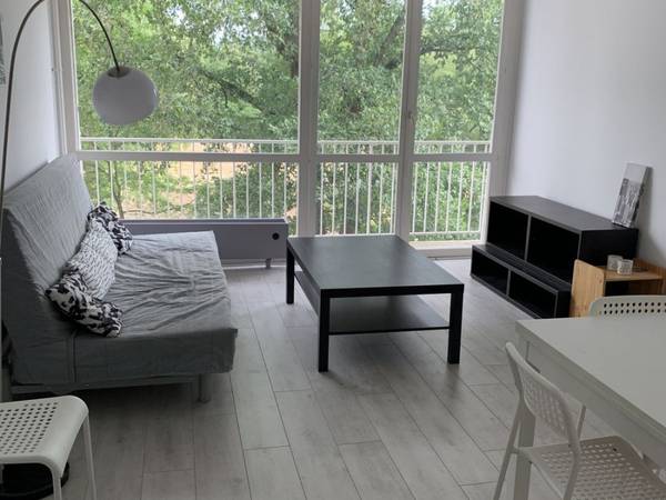 Colocation / Appartement 4 pièces de 80 m², Cergy, Rue des Châteaux Bruloirs / Photo 2