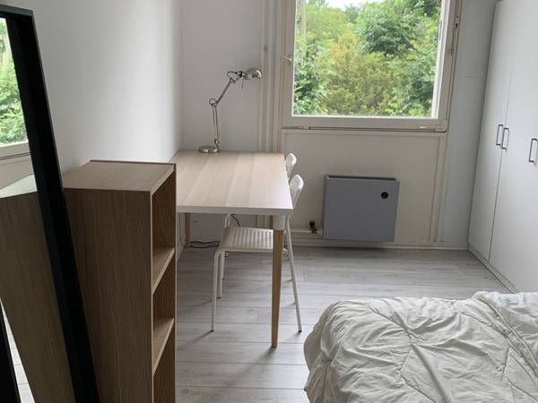 Colocation / Appartement 4 pièces de 80 m², Cergy, Rue des Châteaux Bruloirs / Photo 16