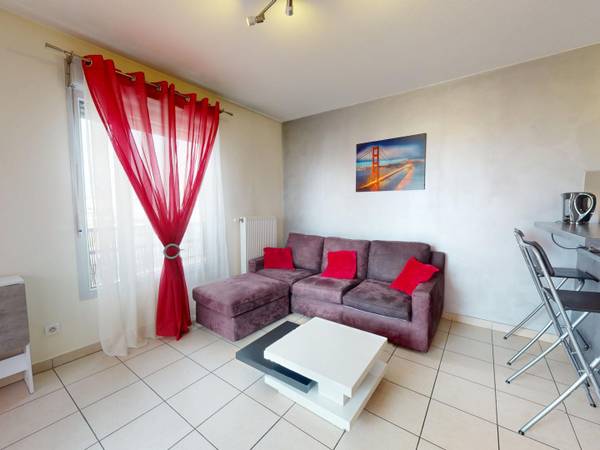 Location / Appartement 2 pièces de 44 m², Vaulx-en-Velin, Rue Maximilien de Robespierre / Photo 2