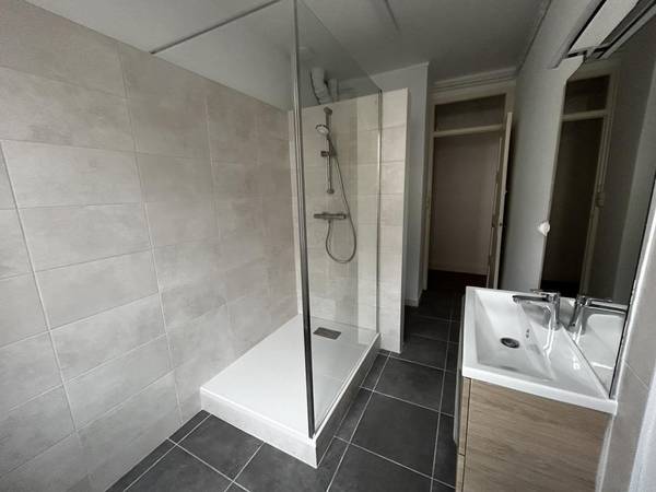 Location / Appartement 3 pièces de 67 m², Le Creusot, Rue Marechal Leclerc / Photo 2