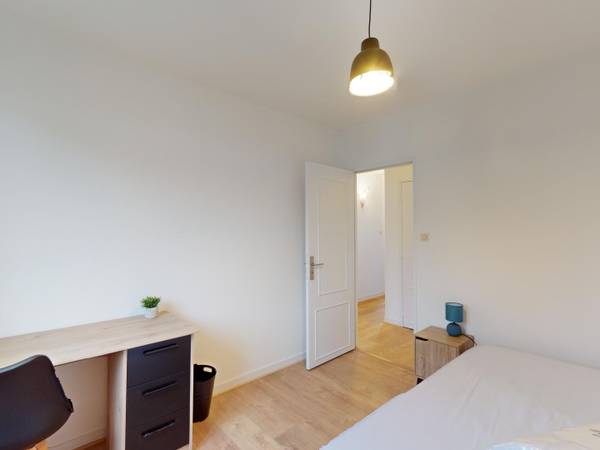 Colocation / Appartement 5 pièces de 92 m², Rennes, Rue Frédéric Mistral / Photo 2