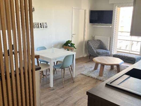 Colocation / Appartement 5 pièces de 80 m², Vénissieux, Rue Ernest Renan / Photo 2